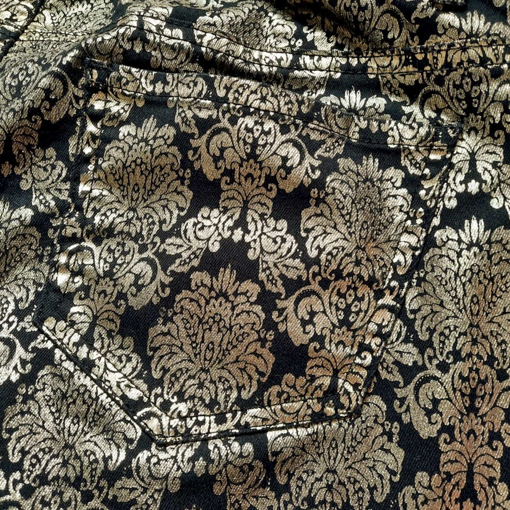 No Boundaries 9 Gold & Black Demask Pattern Pants - Picture 6 of 8